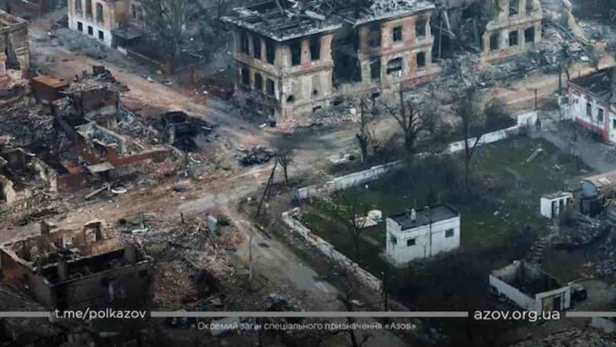 Ucraina, la denuncia: "Bombe al fosforo su un villaggio della regione di Zaporizhzhia e su Mariupol"