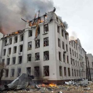 Ucraina, bombe su ospedale oncologico e università di Kharkiv. Primo soldato russo morto per radiazioni di Chernobyl