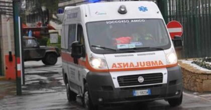 Roma, scontro tra ambulanza e jeep in via Togliatti: tre feriti
