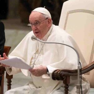 Papa Francesco: "Voglio incontrare Putin per fermare la guerra. Perplesso da forniture armi"