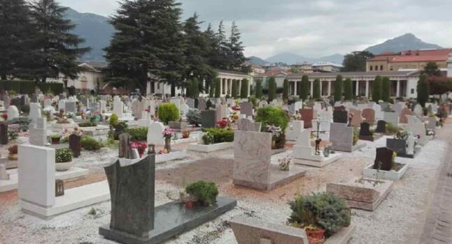 Sarego (Vicenza): imprenditore di 82 anni veglia da 13 mesi la tomba del figlio morto