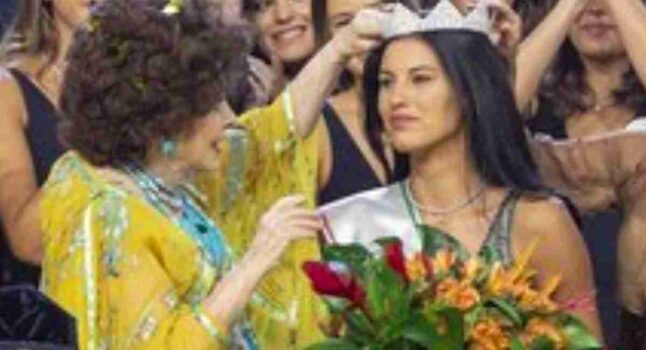 Carolina Stramare chi è: Vlahovic, marito, figli, vita privata, età, peso, altezza e carriera dell'ex Miss Italia