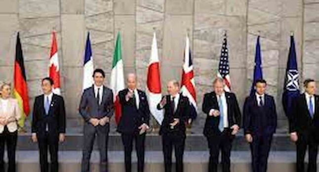 Il G7: "Non riconosceremo mai le frontiere che la Russia tenta di modificare con la forza"