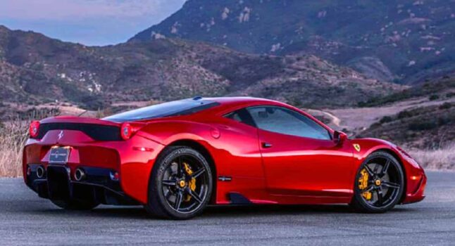 Ferrari in leasing, denuncia falso furto: la tiene nascosta in garage per 25 anni