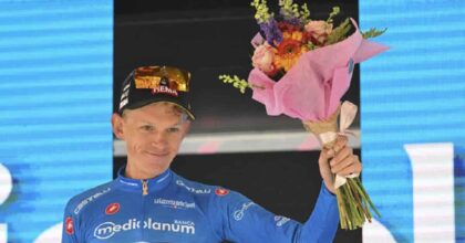 Giro d’Italia, l’olandese Bouwman vince tutto: primo al traguardo friulano di Castelmonte e primo su tutti i valichi. Carapaz sempre in maglia rosa