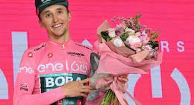 Giro d’Italia, ha trionfato Jai Hindley,, australiano cresciuto nel Belpaese. Succede a Carapaz. Sul podio anche Landa. Sobrero vincitore della cronometro di Verona