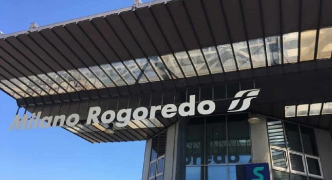 Milano, spinge ragazza che aspettava la metro alla stazione MM Rogoredo: arrestata 29enne
