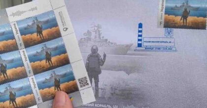 Ucraina, francobollo con insulto a Mosca in vendita all'asta: il ricavato verrà devoluto in beneficenza