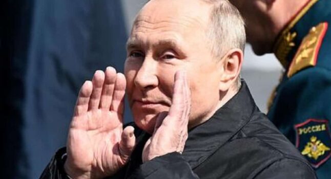 Putin si ''impacca'' di sangue di cervo, i sosia pronti a sostituirlo, il volto gonfio: le ultime indiscrezioni sulla sua salute