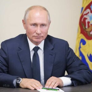Ucraina, Mosca e Kiev: "Negoziati al momento sono sospesi". Putin: "Suicidio energetico dell'Occidente"