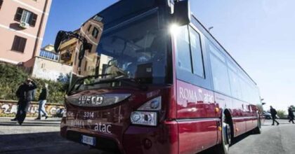 Roma, finale di Conference League: stop dalle 22 per bus e tram. La metro funzionerà regolarmente