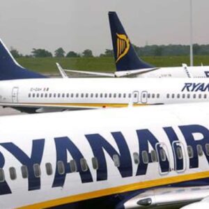 Ryanair, lo steward parla in sardo e ironizza: "Non mandiamo la musichetta dell'atterraggio perché fa pietà"