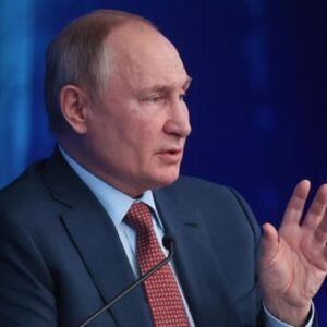 Vladimir Putin, il 9 maggio alla parata ci sarà anche l'aereo per la guerra nucleare