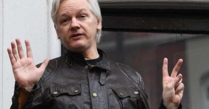 Assange estradato in America da Priti Pratel, ultra reazionaria, Vincenzo Vita: in Inghilterra caso Dreyfus bis