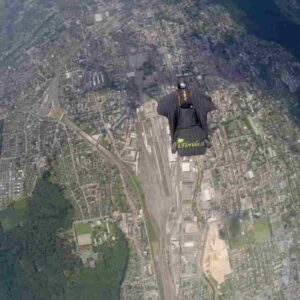 Trentino, base jumper di 33 anni muore dopo un lancio dal Monte Brento: il paracadute non si è aperto