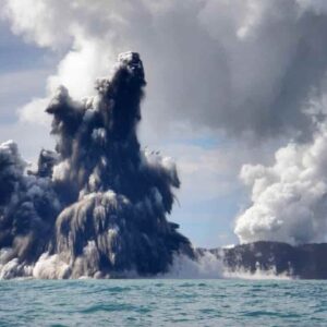 Eruzione del vulcano Tonga tra le più violente di sempre: i suoi effetti forse non sono ancora finiti