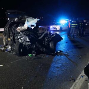 Incidente A1 tra Modena e Valsamoggia: camion si ribalta, un morto e 6 feriti