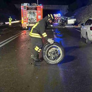 Incidente sulla A4, si ribalta furgone con giovani atleti del Bulé Bellinzago Calcio: muore un 12enne