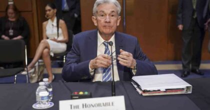 Federal Reserve, Jerome Powell: "Giusto alzare i tassi, questo è il ritmo, li abbasseremo quando scenderà l'inflazione. Recessione? Possibile"