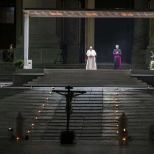 Nella Chiesa di Francesco tre Papi vestiti di bianco? Si disegna il conclave della riforma che dovrà salvare il cattolicesimo minacciato dalla secolarizzazione
