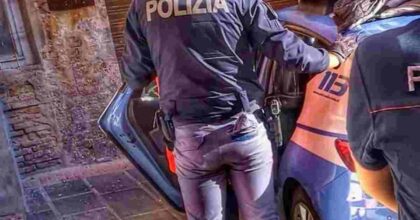 Bologna, ubriaco massacra di botte la fidanzata e le rompe due costole: arrestato un 34enne