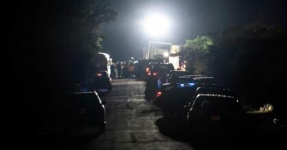 Strage di migranti in Texas: 46 trovati morti in un camion per asfissia e caldo, altri 16 ricoverati