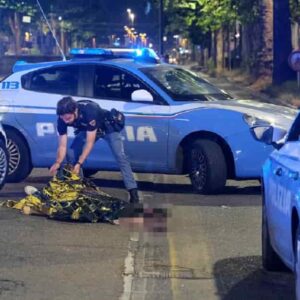 Torino, ciclista muore in un incidente stradale travolto da un'auto della polizia