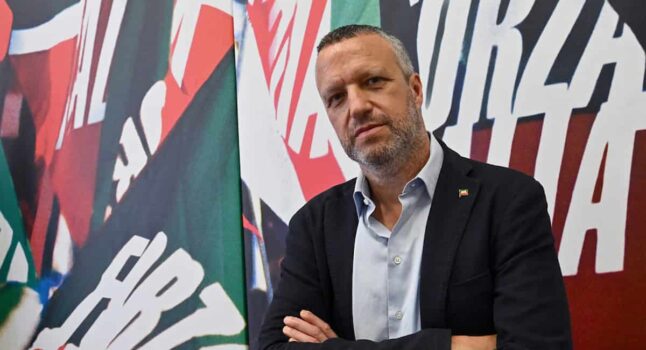 Flavio Tosi va con Berlusconi, smacco per Salvini e sinistra, Gasparri esulta