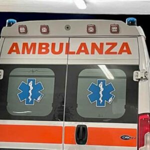 Turi, scontro frontale tra due macchine: morto 70enne e altre cinque persone ferite
