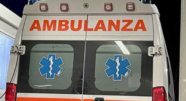 Turi, scontro frontale tra due macchine: morto 70enne e altre cinque persone ferite
