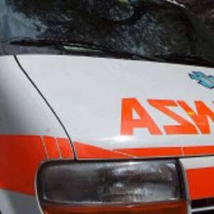 A16 Napoli-Canosa, auto contro guardrail: grave una donna, feriti anche il marito e i tre figli