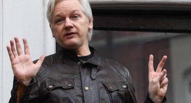 Assange giornalista ononario in Italia, il mondo si muove per evitare l'estradiione in Usa