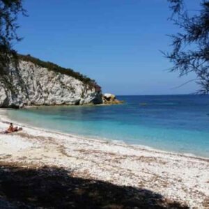 Isola d'Elba, bagnante di 60 anni muore annegato davanti alla spiaggia di Lacona