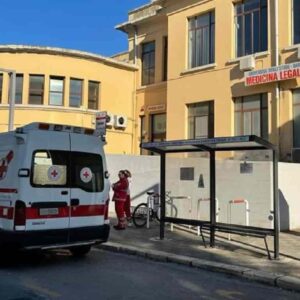 Bari, cade dalle scale con la figlia neonata in braccio: morta mamma 34enne