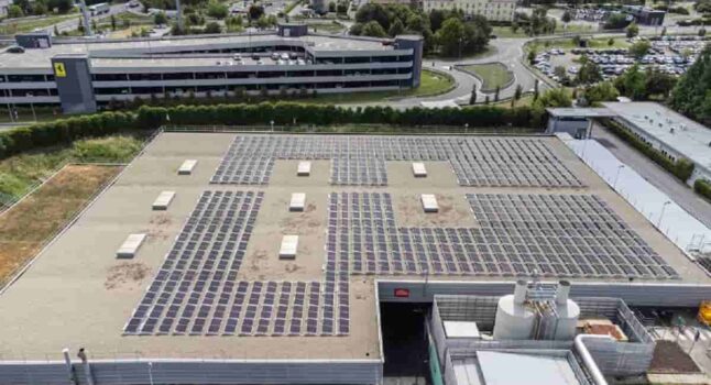 Nella foto: Sezione dell’impianto fotovoltaico di Enel X presso la sede Ferrari di Maranello