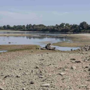 Stato di emergenza in cinque regioni del Nord, fiumi a secco, agricoltura in ginocchio: serve un robusto piano invasi