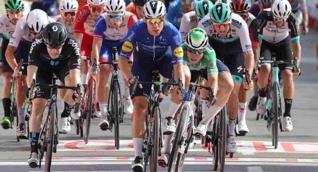 Tour de France ribaltati nella seconda tappa in Danimarca: vittoria aJacobsen, Van Aert è la nuova maglia gialla