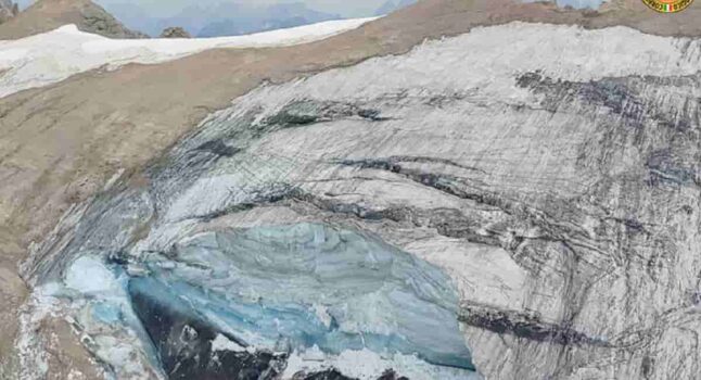 Marmolada, cosa è successo: il caldo record da giorni, ghiacciai sempre più a rischio valanghe
