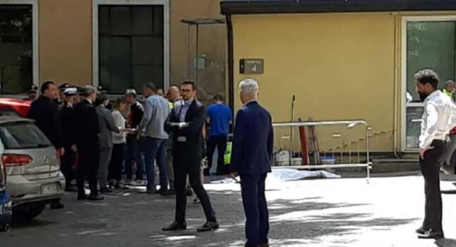 Milano, avvocato si toglie la vita lanciandosi dal settiamo piano del Palazzo di Giustizia: aveva problemi economici