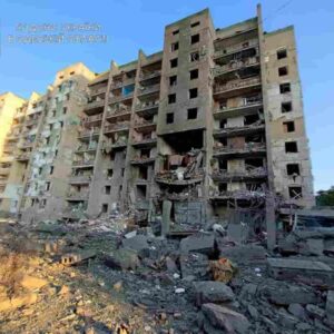 Russi bombardano condominio vicino ad Odessa