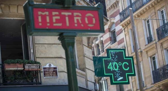 Parigi, multa ai negozi che terranno le porte aperte con l'aria condizionata