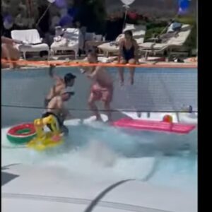 Si apre voragine in una piscina, due persone inghiottite