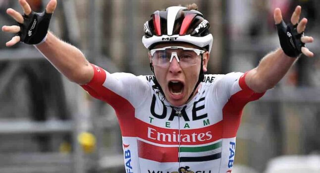 Tour de France, trionfo del marziano Pogacar a La Planche: battuto Vingegaard a 10 metri dal traguardo