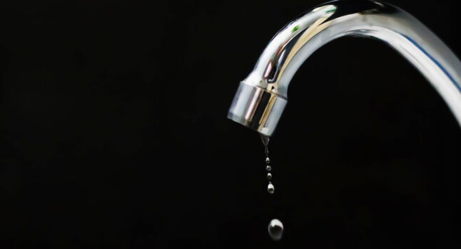Emergenza idrica: metà degli italiani teme di restare senza acqua. Disponibili a rinunciare a docce e piscine