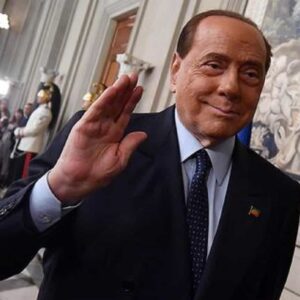 Berlusconi è già in campagna elettorale: "Pensioni a 1000 euro e ogni anno un milione di alberi piantati"
