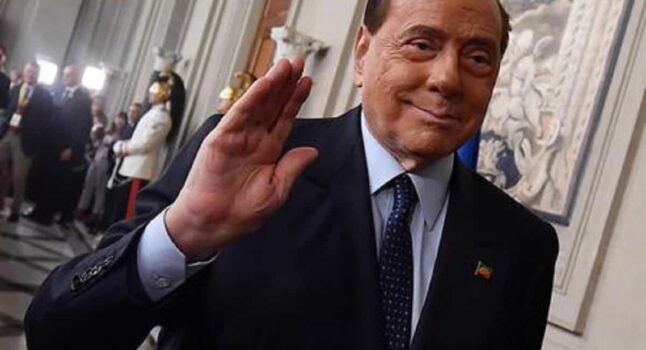 Berlusconi è già in campagna elettorale: "Pensioni a 1000 euro e ogni anno un milione di alberi piantati"