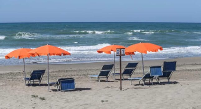Creta, turista inglese muore sul lettino. I bagnanti: "Pensavamo prendesse il sole"