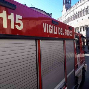 Perugia-Bettolle, camion cade giù dal viadotto