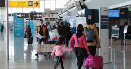 Aerei: quest'estate solo bagaglio a mano! Tre milioni le valigie disperse negli aeroporti europei