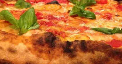 Domino's Pizza chiude tutti i punti vendita in Italia: clienti esigenti, il gusto pepperoni e ananas non piace